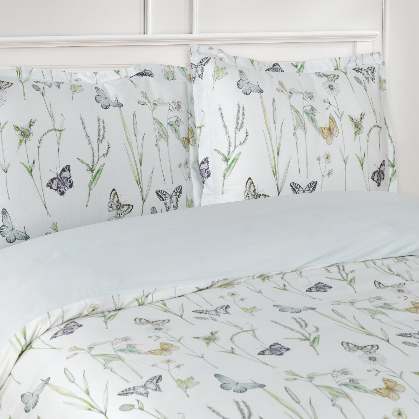 Seagate Spring Bed Linens - Aqua: Discover luxury in every thread. –  Majestic Giftware, image size:1445x1445